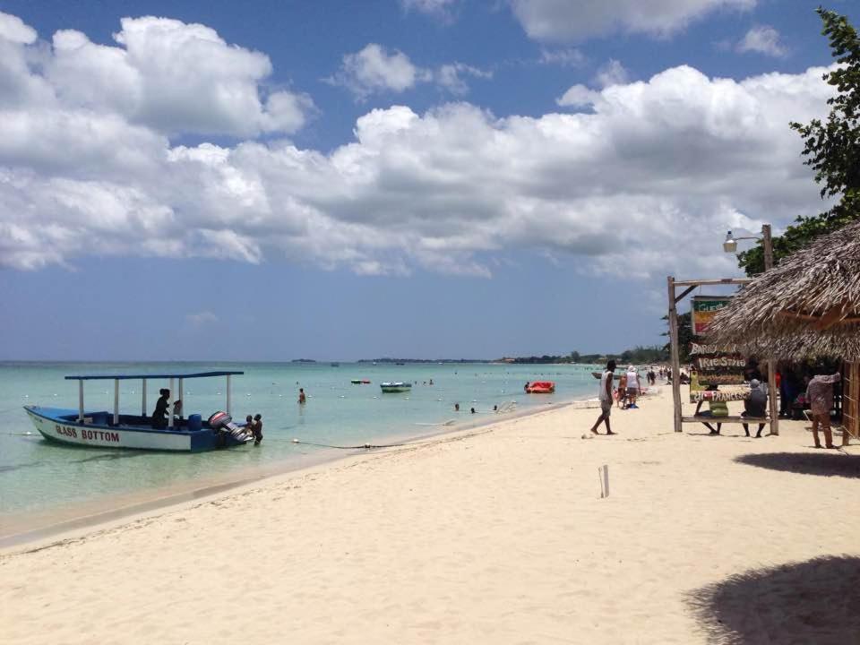 R&V Villa Negril Exterior foto